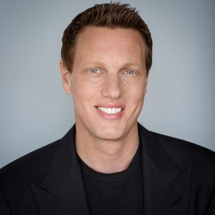 DAVID_ELLISON_0252_FINAL_800x800