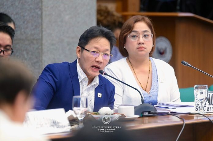 1087px-Discaya-Couple-senate-hearing-090825