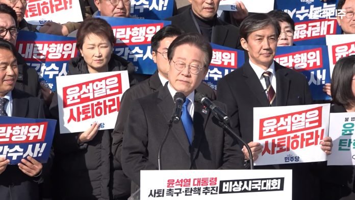 Calls_for_President_Yoon_Suk_Yeol_to_resign_at_Nat'l_Assembly_on_December_4,_2024_01