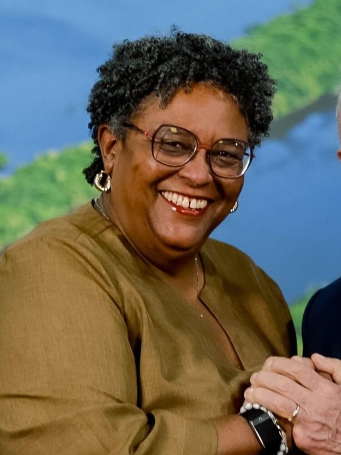 Recepção_Oficial_dos_Chefes_de_Delegação_da_Cúpula_do_Clima_(54906293485)_(Mia_Mottley)