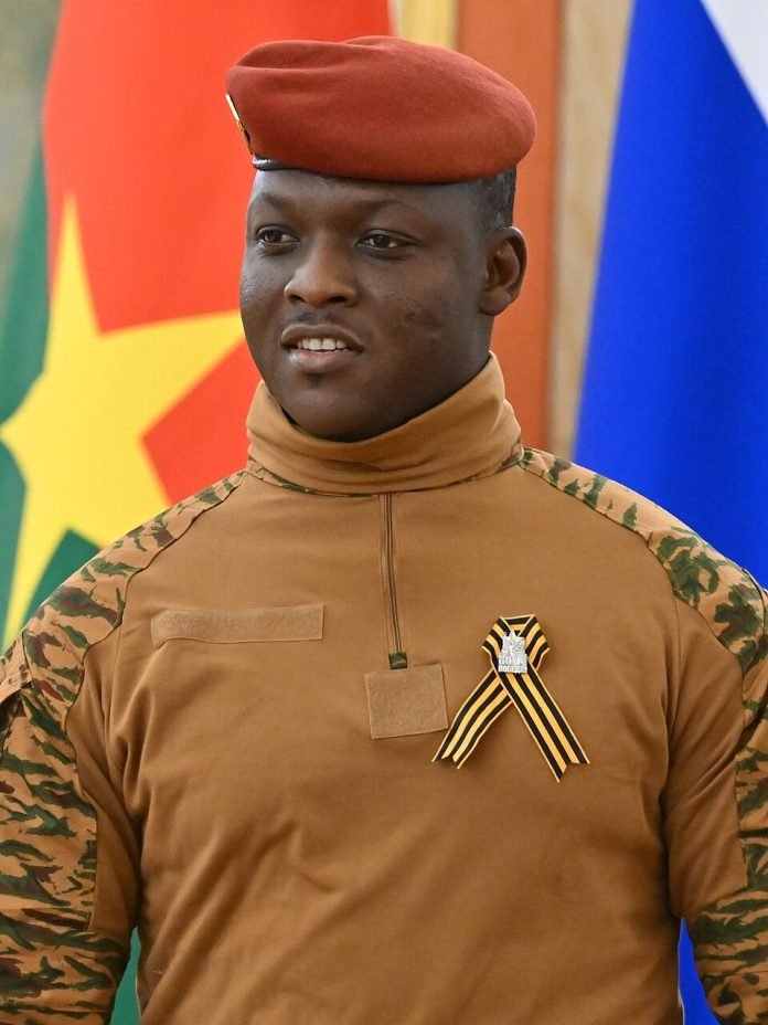 Presidente_de_Burkina_Faso,_Ibrahim_Traore,_durante_uma_reunião_com_o_presidente_russo,_Vladimir_Putin_Crop