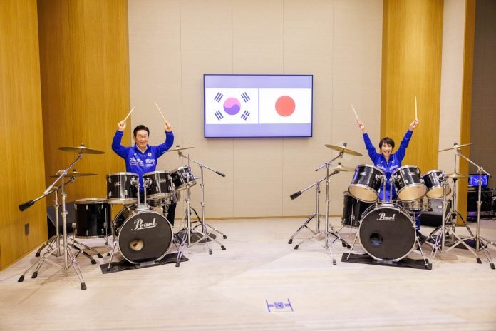 Drum session by Japan-ROK leaders