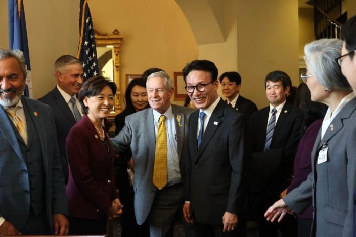 Prime Minister Kim Min-seok, visiting the US, meets and talks with House of Representatives members at the US Capitol in Washington, D.C