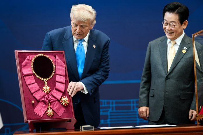 Trump honored by South Korea at APEC Summit