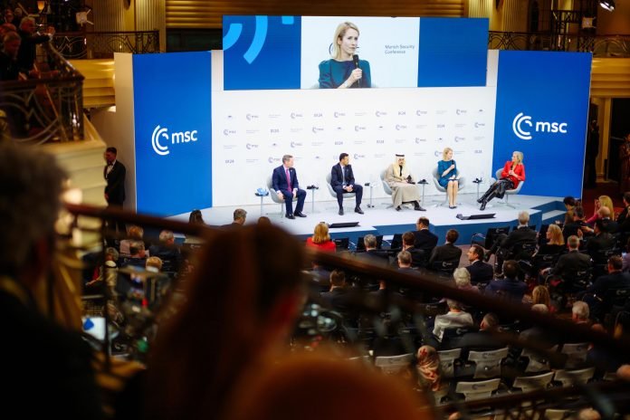 Panel Discussion "Breaking Point: The International Order Between Reform and Destruction"