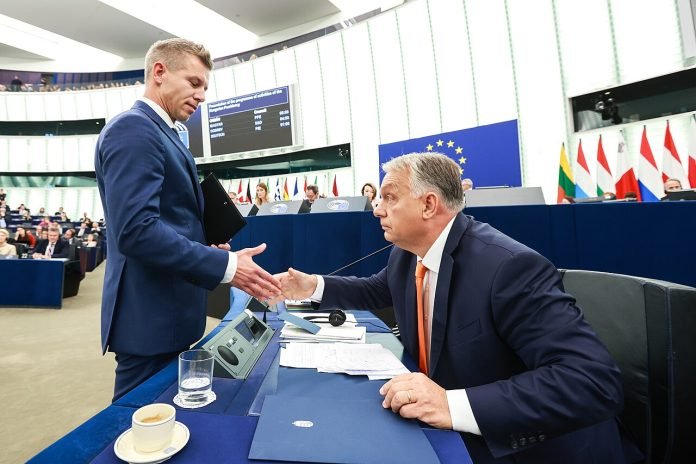 1280px-Peter_Magyar.Viktor_Orban