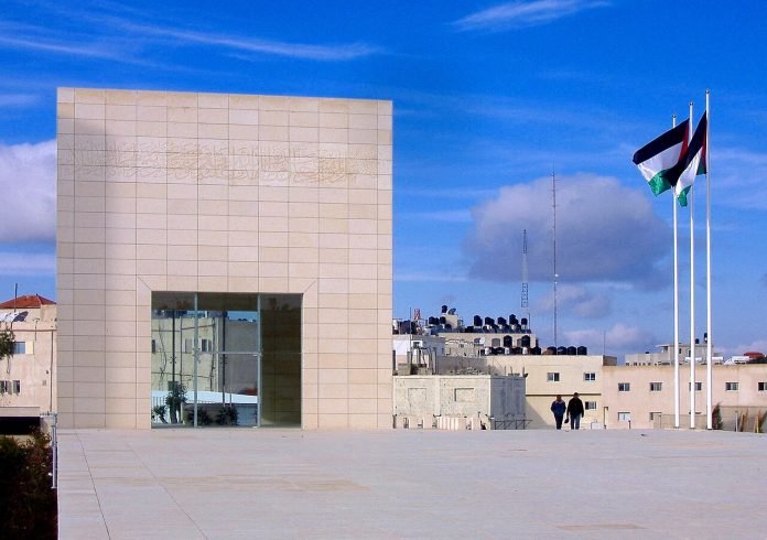 1280px-Mausoleo_Arafat_(Muqata,_Ramallah)_02