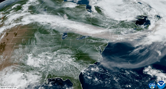 Thick_smoke_from_Canadian_wildfires_drifting_across_the_eastern_U.S