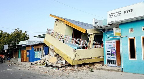 500px-Building_Destroyed_in_the_Flores_earthquake_2026_(cropped)