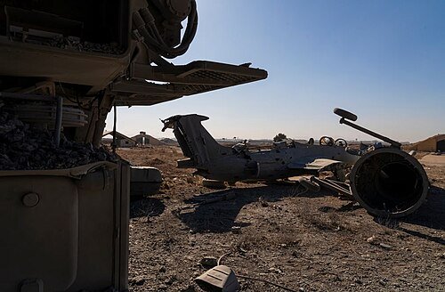 500px-Plane_destroyed_by_Israeli_airstrike_on_Mezzeh_Air_Base