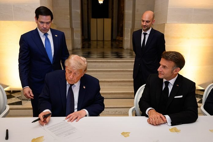 Donald_Trump_signs_Islamabad_Memorandum_of_Understanding_(P20260617DT-4930)