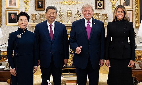 First_Lady_Melania_Trump_and_First_Lady_Peng_Liyuan_tour_the_Smithsonian_National_Museum_of_Asian_Art_in_Washington,_D.C._(F20260924AH-4938)_(cropped)
