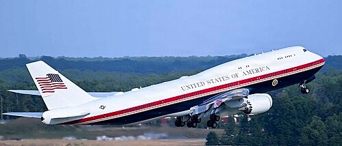 U.S._Air_Force_showcases_past_and_present_presidential_airlift_assets_at_Freedom_250_celebration_(9795370)_(cropped)